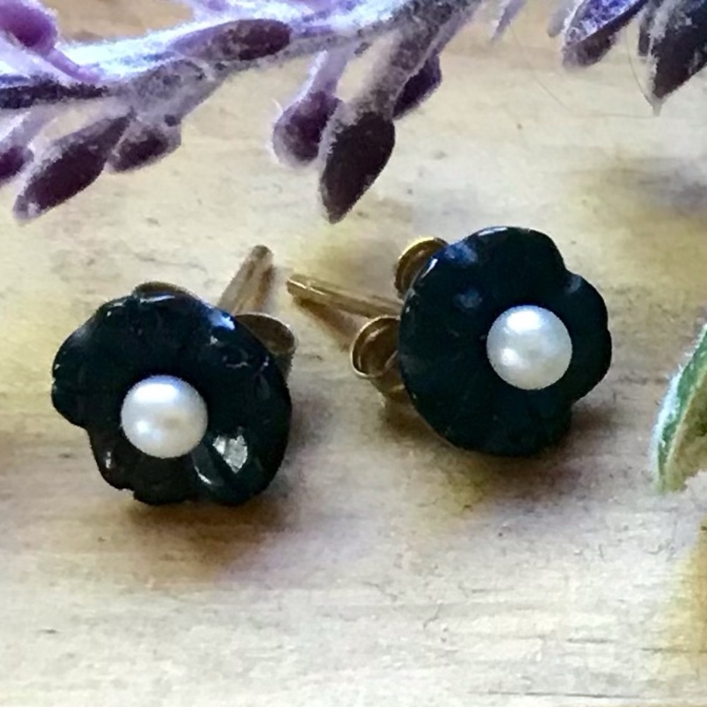 GENUINE VINTAGE BLACK ONYX AND PEARL EARRINGS